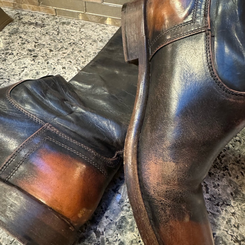 Beautiful, super comfortable Frye boots. Brown, classic Frye